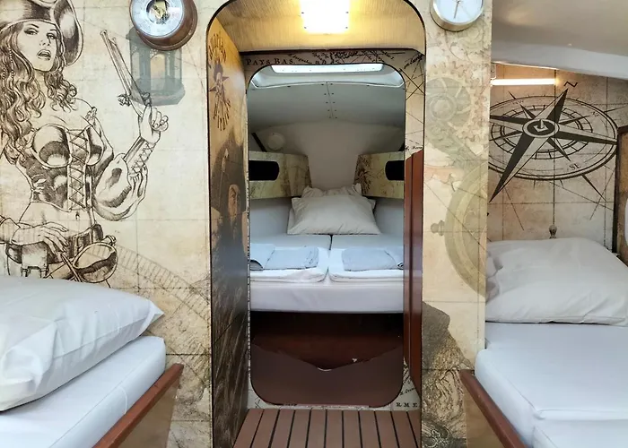 Canarian Pirat 船屋 阿雷西费